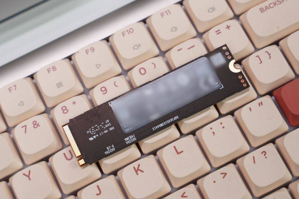 AI、游戏、创作全能之选,铠侠VE10 PCIe5.0固态硬盘开箱实测