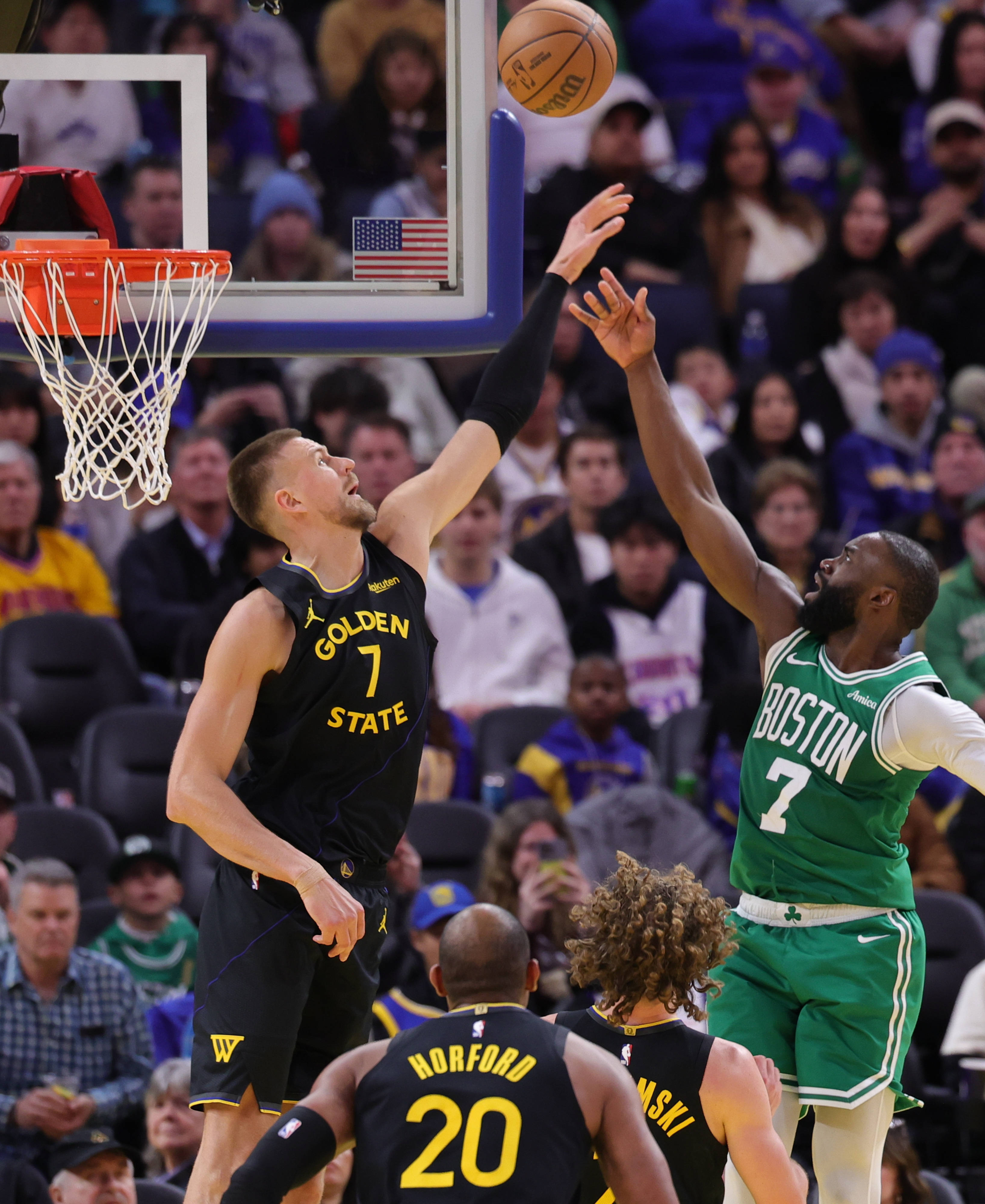 (体育)篮球——NBA常规赛:勇士不敌凯尔特人