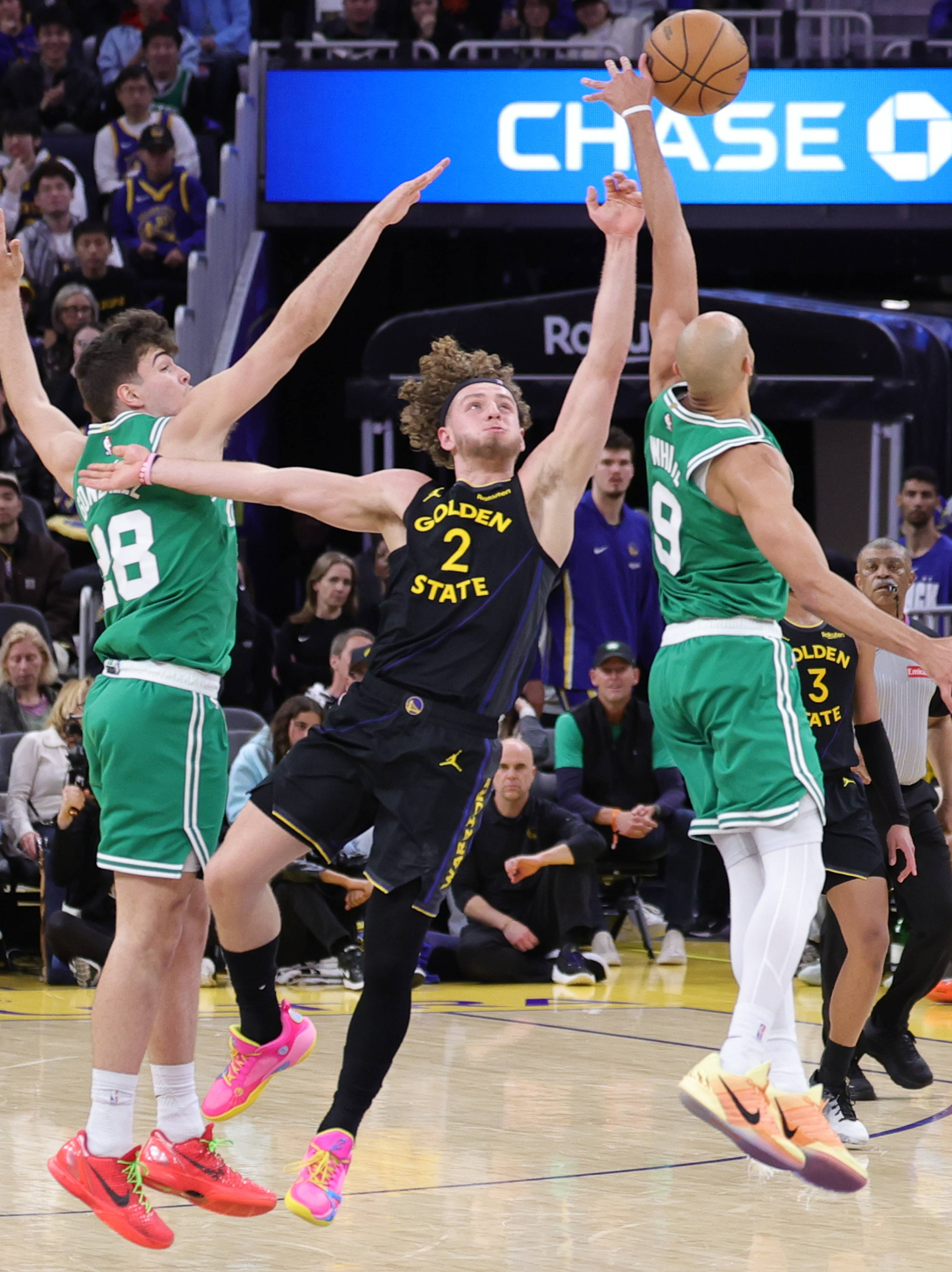 (体育)篮球——NBA常规赛:勇士不敌凯尔特人